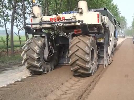 RZ2300，項城S102省道水穩(wěn)冷再生